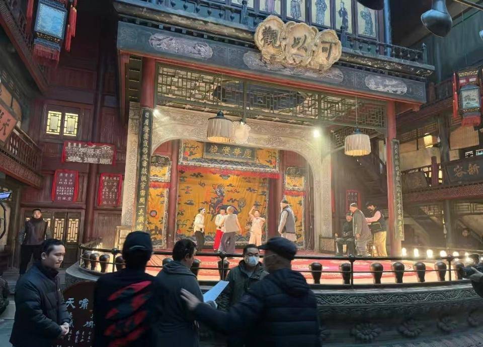 陈佩斯父子赚了片酬欢喜传媒两连扑冰球突破2亿成本《戏台》小幅亏损(图5)